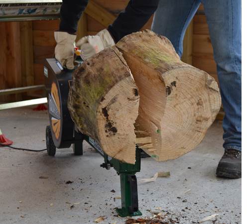 Side view of Portek Electric Quiksplit 7 Ton Log Splitter